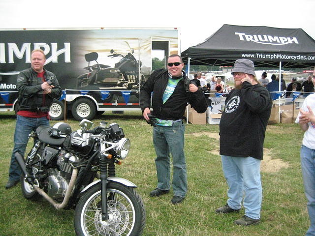 Rich (Roxyrue) and Ed (Tattoolucky) checking out the Cafe Racer show