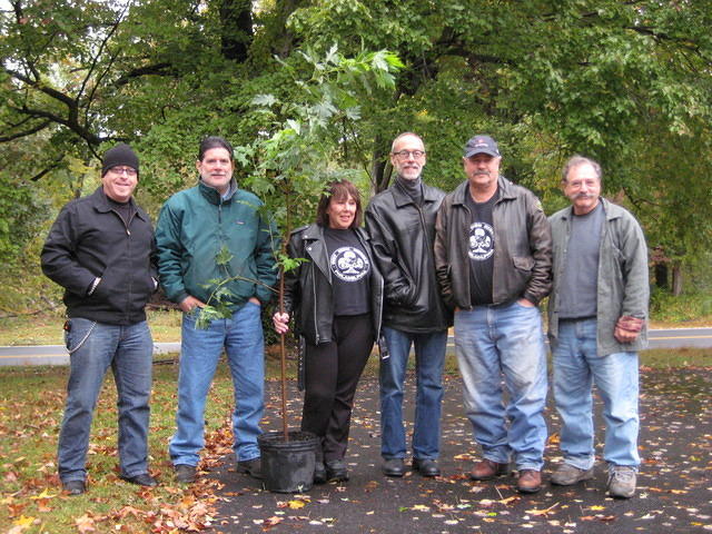 Scott (PhillyScott), Lenny (PhilaRider), Lori (nolidlori), Bill (CafeBill), Skip (phillyskip) and Armand (72Superblend) at Washington's Crossing State Park